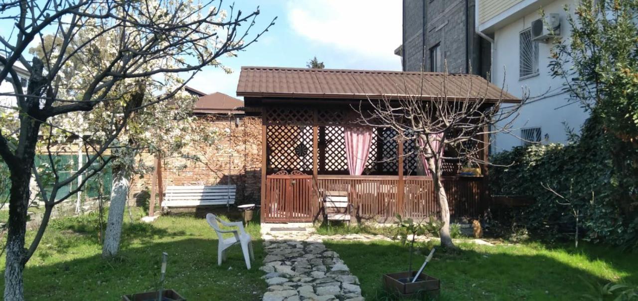 Apartment On Dzhonua Street Sukhumi Exterior foto